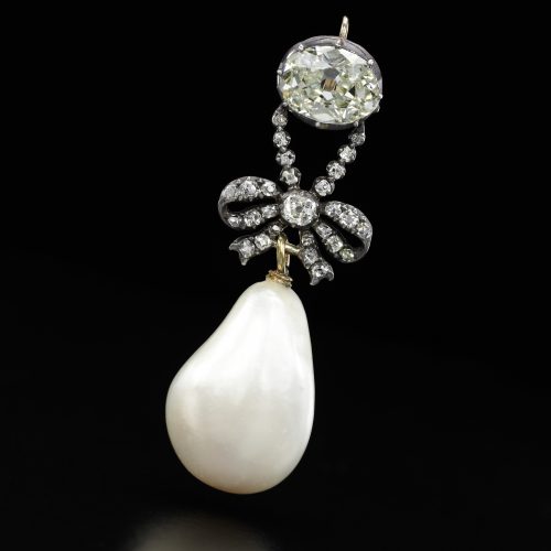 Marie-Antoinette-pearl-diamond-pendant