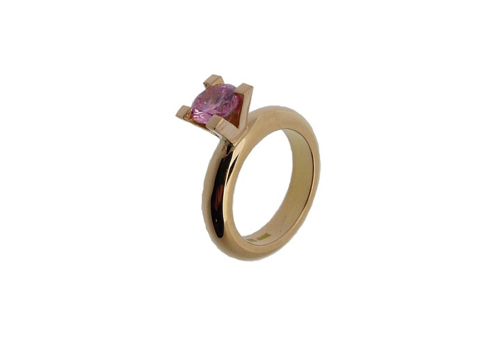 Ring_i_rödguld_med_rosa_ädelsten