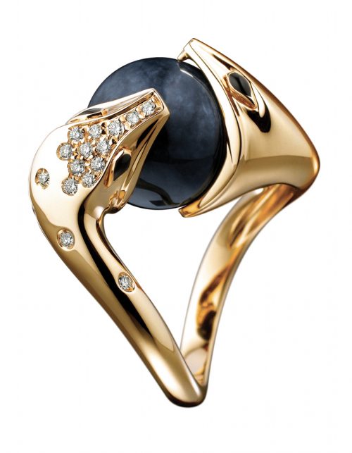 Ring i form av en orm klädd i guld och diamanter