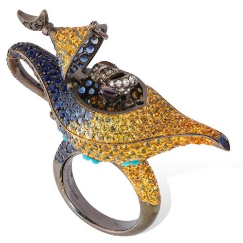 En ring utformad som en Aladdinlampa