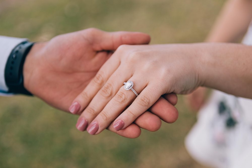 Oval diamat ring