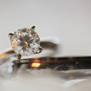 Färgad diamant ring