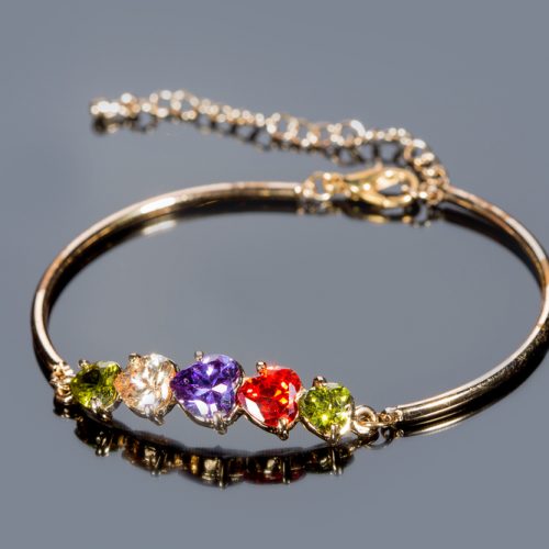Guldarmband med färgglada ädelstenar - somriga smycken
