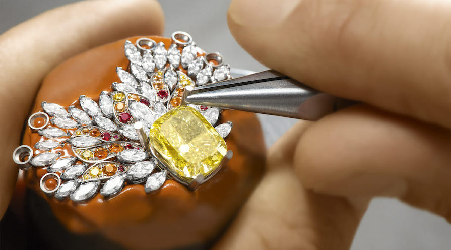 High jewelry från Piaget med en stor gul diamant