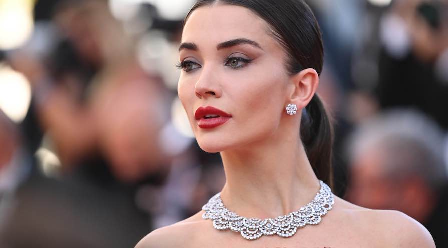 Amy Jackson bär en diamantcollier från Chopard