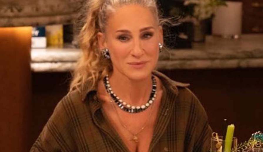 Carrie med smycke 2021