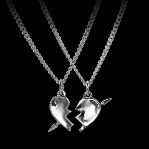 silverhalsband med hjärta i två delar