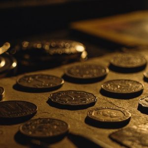 gamla mynt av ädelmetaller