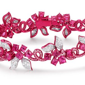 colourful bracelet in pink - a big jewelry trends