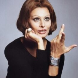 Sophia Loren i bone cuff av Elsa Peretti