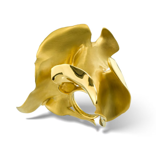 Theodora D. blev Årets designer med mjukt skulpturala ring ”Flamenco”