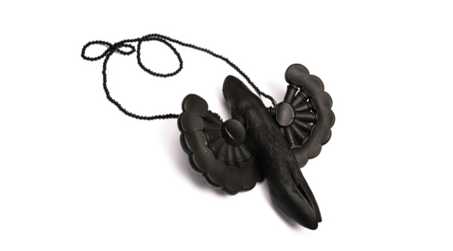 Halsband Raven av Tanel Veenre