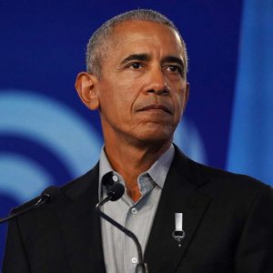 Barack Obama i pärlbrosch av Helena Sandström