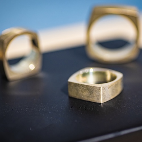 guld klackringar