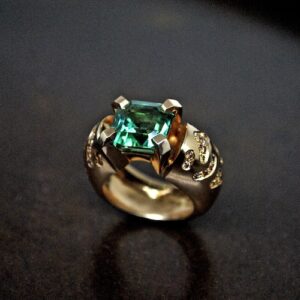 guldring med turmalin