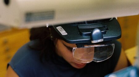 Guldsmed erika Hitunen sposrad av blue circle