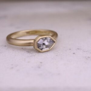 guldring med diamant