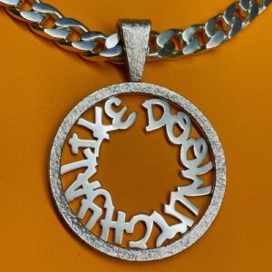 Hiphop inspirerat halsband av guldsmed Mona Fällberg