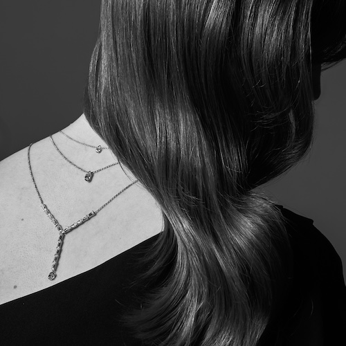 Smycken på ryggen från Schalins.