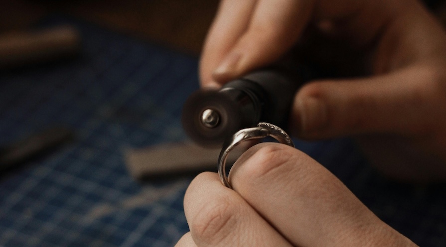 Smyckesvård hos guldsmed