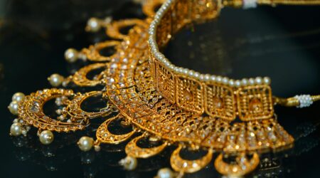 Armband med guld- och pärlor